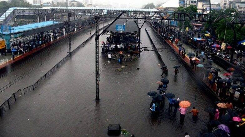 Mumbai Rain Update: मुंबई, ठाणे, कोकणात आज मुसळधार पावसाची शक्यता; हवामान खात्याचा सतर्कतेचा इशारा Mumbai Rain Update: मुंबई, ठाणे, कोकणात आज मुसळधार पावसाची शक्यता; हवामान खात्याचा सतर्कतेचा इशारा