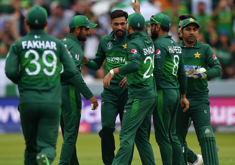 ENG vs NZ मॅचमध्ये इंग्लंड च्या विजयानंतर Netizens ने साधला पाकिस्तान टीमवर निशाणा, म्हणाले 'अजून 1992, 1992 करा' ENG vs NZ मॅचमध्ये इंग्लंड च्या विजयानंतर Netizens ने साधला पाकिस्तान टीमवर निशाणा, म्हणाले 'अजून 1992, 1992 करा'