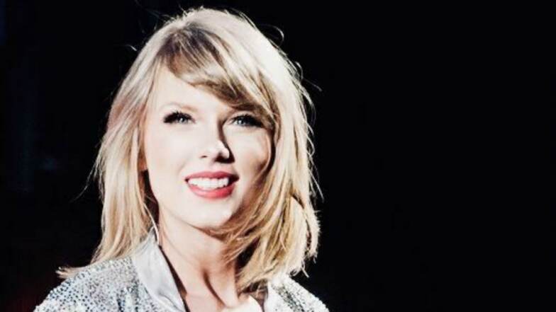 गायिका Taylor Swift ठरली जगातील सर्वाधिक कमाई करणारी सेलिब्रिटी; अक्षय कुमार 33 व्या स्थानावर, जाणून घ्या मिळकत गायिका Taylor Swift ठरली जगातील सर्वाधिक कमाई करणारी सेलिब्रिटी; अक्षय कुमार 33 व्या स्थानावर, जाणून घ्या मिळकत