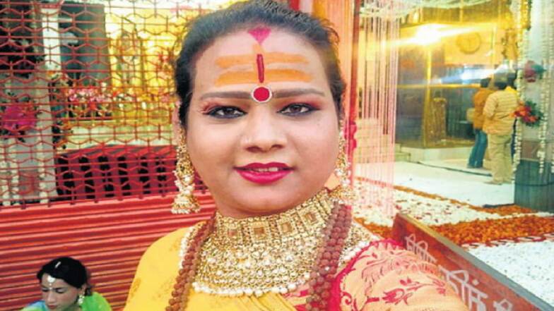 धक्कादायक! बहिणीचा संसार सुखाचा राहावा म्हणून भावाने बदलले लिंग; ट्रान्सजेंडर बनून सोडले घर धक्कादायक! बहिणीचा संसार सुखाचा राहावा म्हणून भावाने बदलले लिंग; ट्रान्सजेंडर बनून सोडले घर