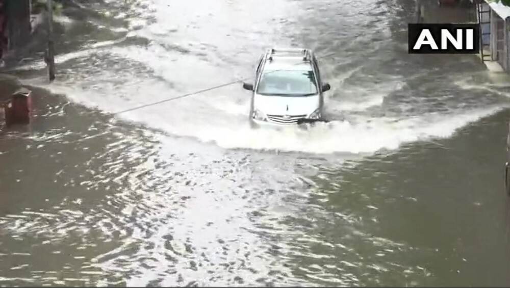 Monsoon Tips for Car: पावसात कार चालविण्यापूर्वी 'या' गोष्टींकडे चुकूनही करु नका दुर्लक्ष Monsoon Tips for Car: पावसात कार चालविण्यापूर्वी 'या' गोष्टींकडे चुकूनही करु नका दुर्लक्ष
