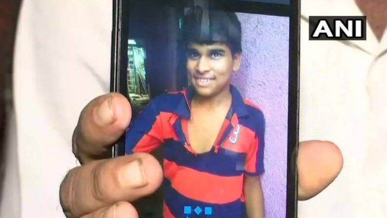 मुंबई: वरळी येथे बांधकाम सुरु असलेल्या ठिकाणी पाण्याच्या डबक्यात पडून 12 वर्षीय मुलाचा मृत्यू मुंबई: वरळी येथे बांधकाम सुरु असलेल्या ठिकाणी पाण्याच्या डबक्यात पडून 12 वर्षीय मुलाचा मृत्यू