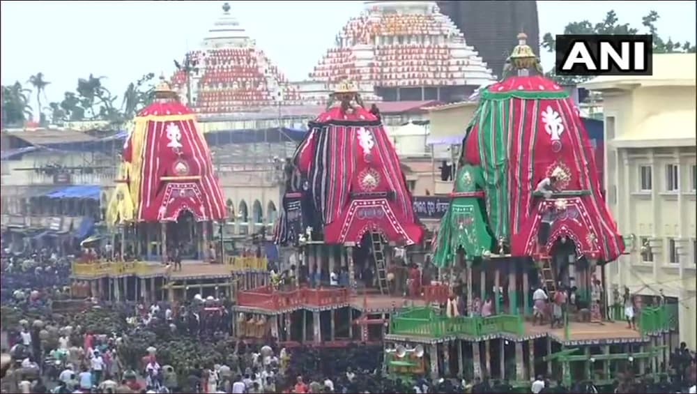 ओडिशा: लाखो भाविकांच्या उपस्थितीत पुरीत आज जगन्नाथाच्या रथयात्रेचा प्रारंभ; नृत्य, शिल्प साकारत भक्तांनी व्यक्त केला उत्साह (Photos, Videos) ओडिशा: लाखो भाविकांच्या उपस्थितीत पुरीत आज जगन्नाथाच्या रथयात्रेचा प्रारंभ; नृत्य, शिल्प साकारत भक्तांनी व्यक्त केला उत्साह (Photos, Videos)
