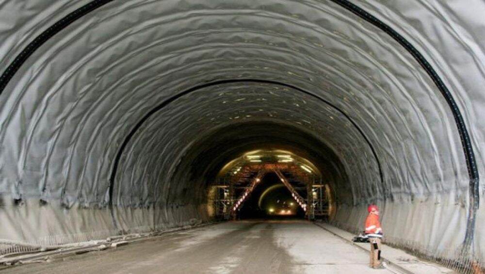 कल्याण: आंबिवली येथील रेल्वे स्थानकाजवळील बोगदा धोकादायक कल्याण: आंबिवली येथील रेल्वे स्थानकाजवळील बोगदा धोकादायक