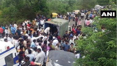 कर्नाटक येथे रिक्षा आणि बसचा भीषण अपघात, 12 जणांचा मृत्यू तर 20 पेक्षा अधिक जखमी
