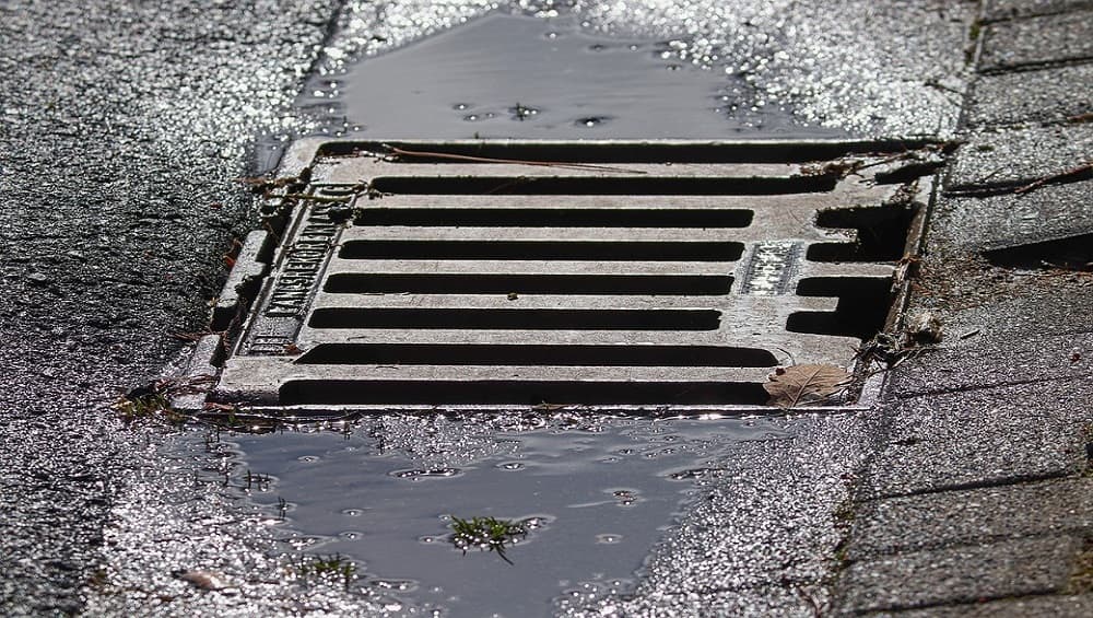 मुंबई: धारावी येथे गटरमध्ये पडून 7 वर्षाच्या मुलाचा मृत्यू; BMC च्या व्यवस्थापनावर प्रश्नचिन्ह मुंबई: धारावी येथे गटरमध्ये पडून 7 वर्षाच्या मुलाचा मृत्यू; BMC च्या व्यवस्थापनावर प्रश्नचिन्ह
