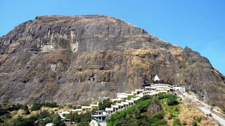 नाशिक: सप्तशृंगी गडाजवळच्या शिखरावर देवदर्शनावेळी भांडण झाल्याने संतप्त झालेल्या नवऱ्याने बायकोला 800 फूट दरीत ढकलले नाशिक: सप्तशृंगी गडाजवळच्या शिखरावर देवदर्शनावेळी भांडण झाल्याने संतप्त झालेल्या नवऱ्याने बायकोला 800 फूट दरीत ढकलले
