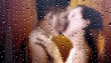 Monsoon Sex: पावसातील रोमँटिक वातावरणात आजमावून पाहा या सेक्स आयडियाज
