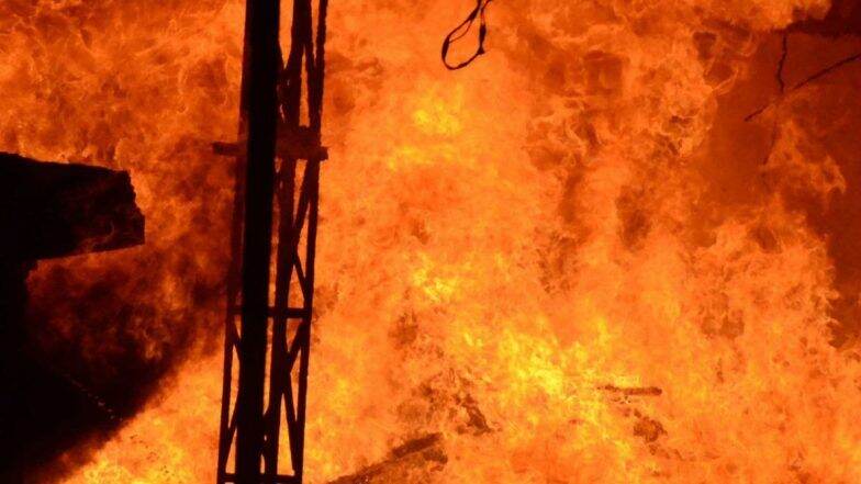 मुंबई: भिंवडी येथे केमिकल गोदामाला भीषण आग; लाखोंचं नुकसान झाल्याची भीती मुंबई: भिंवडी येथे केमिकल गोदामाला भीषण आग; लाखोंचं नुकसान झाल्याची भीती