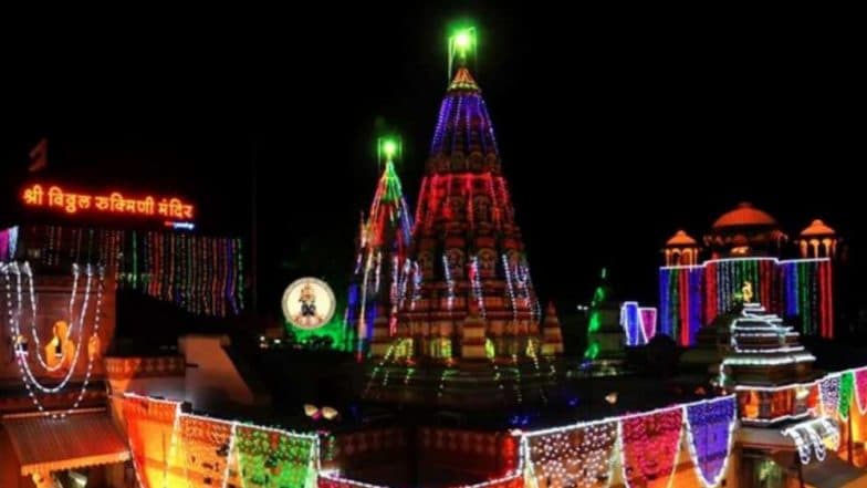 आषाढी एकादशी 2019 साठी पंढरपूर येथील विठ्ठल रुक्मिणी मंदिरावर आकर्षक रोषणाई आषाढी एकादशी 2019 साठी पंढरपूर येथील विठ्ठल रुक्मिणी मंदिरावर आकर्षक रोषणाई