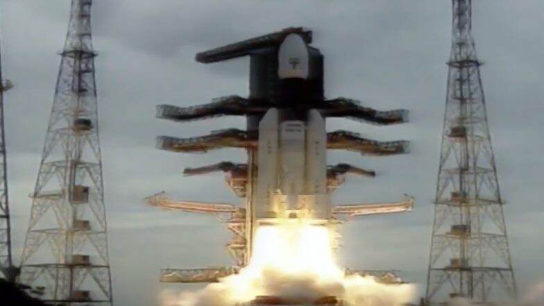 Chandrayaan 2 Launch: 'इस्त्रो' च्या महत्त्वाकांक्षी 'चांद्रयान 2' चं यशस्वी प्रक्षेपण Chandrayaan 2 Launch: 'इस्त्रो' च्या महत्त्वाकांक्षी 'चांद्रयान 2' चं यशस्वी प्रक्षेपण