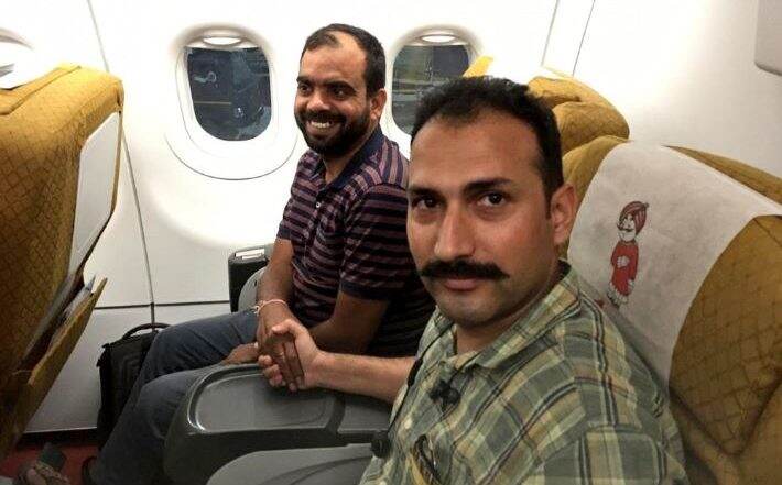 BSF जवानाच्या प्रसंगावधानतेमुळे हृद्यविकाराचा त्रास होत असलेल्या जवानांचे वाचले प्राण; ट्विटरवर कौतुकाचा वर्षाव BSF जवानाच्या प्रसंगावधानतेमुळे हृद्यविकाराचा त्रास होत असलेल्या जवानांचे वाचले प्राण; ट्विटरवर कौतुकाचा वर्षाव