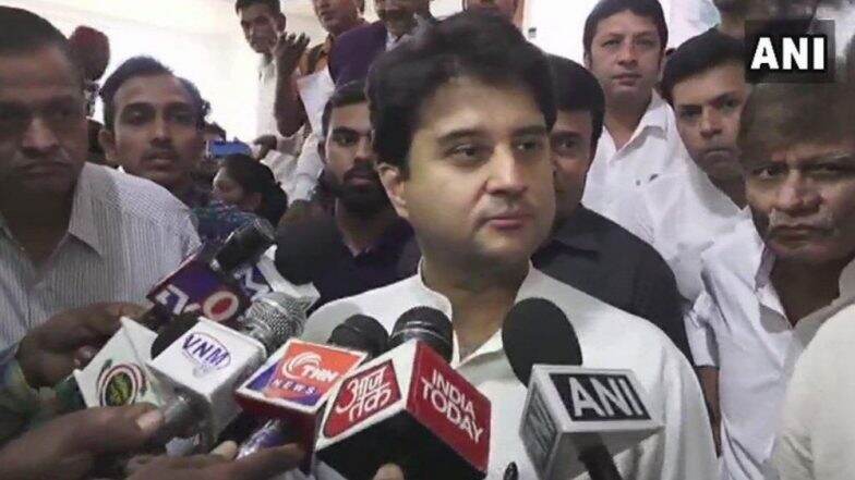 कलम 370 हटवल्याने ज्योतिरादित्य सिंधिया यांनी केले मोदी सरकारचे समर्थन कलम 370 हटवल्याने ज्योतिरादित्य सिंधिया यांनी केले मोदी सरकारचे समर्थन