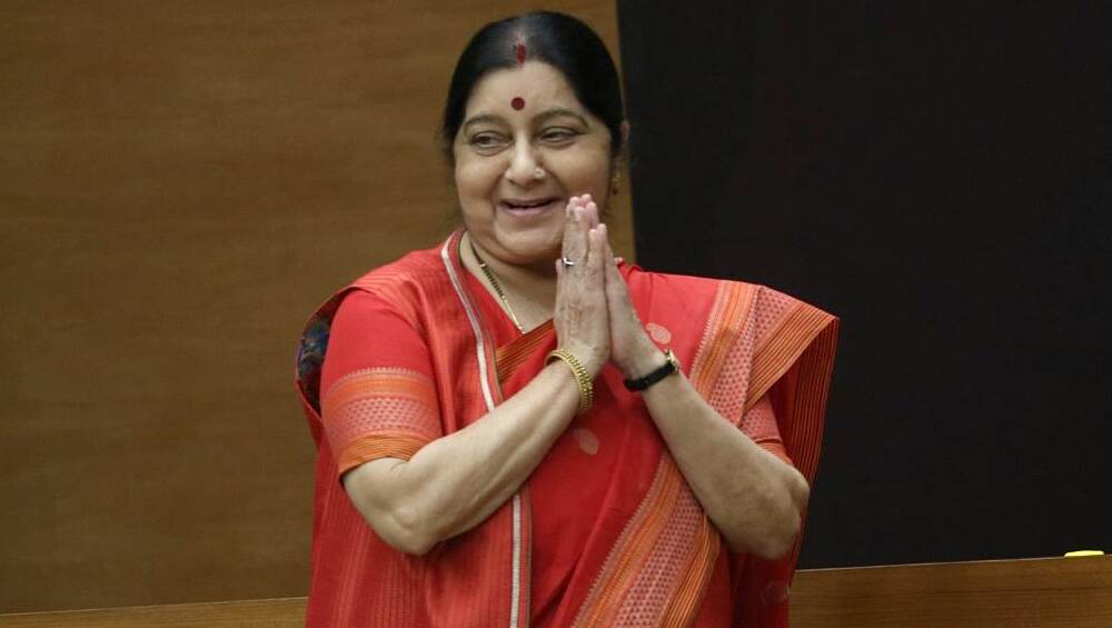 सुषमा स्वराज यांच्या जीवनात का होते रंगांना विशेष महत्व; जाणून घ्या 10 आश्चर्यकारक गोष्टी सुषमा स्वराज यांच्या जीवनात का होते रंगांना विशेष महत्व; जाणून घ्या 10 आश्चर्यकारक गोष्टी
