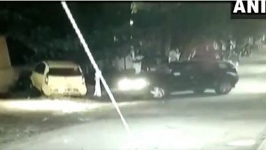 पुणे: रस्त्यावर पार्किंग केलेल्या गाड्यांना महिला चालकाने धडक देत केले 3 कारचे नुकसान, CCTV मध्ये व्हिडिओ कैद (Watch Video)