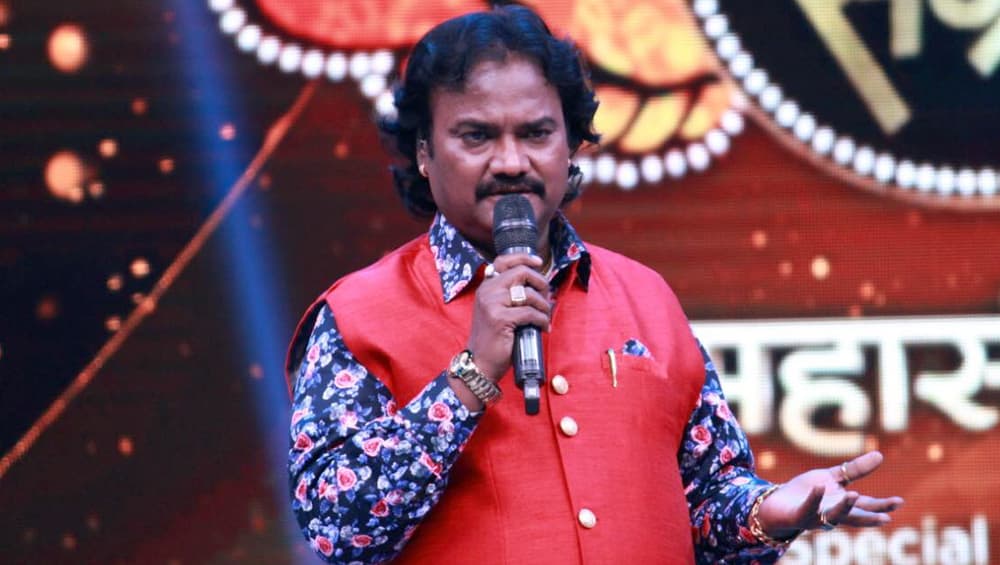 प्रसिद्ध गायक आनंद शिंदे यांचा राजकारणात प्रवेश; महाराष्ट्र स्वाभिमान रिपब्लिकन प्रवक्तेपदी निवड प्रसिद्ध गायक आनंद शिंदे यांचा राजकारणात प्रवेश; महाराष्ट्र स्वाभिमान रिपब्लिकन प्रवक्तेपदी निवड