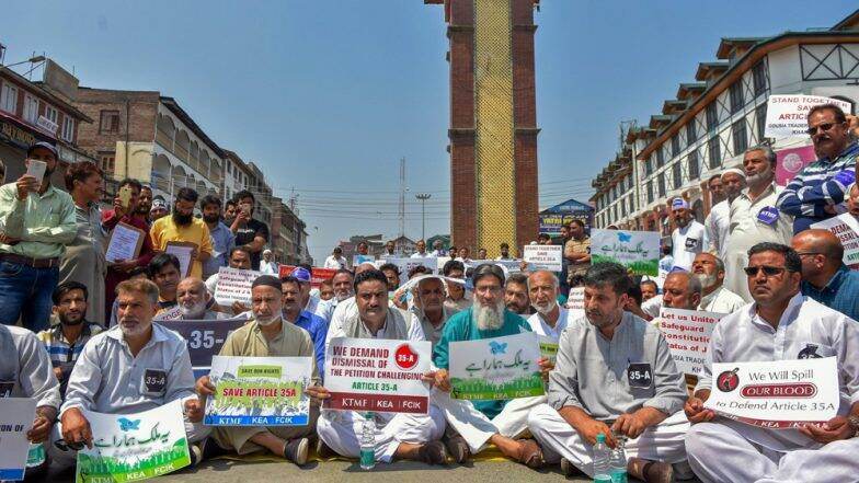 कलम 30 हटवल्यानंतर जम्मू-कश्मीर या राज्यांना विशेष दर्जा नाही, कलम 371 अंतर्गत 'या' राज्यांना मिळाला विशेष दर्जा कलम 30 हटवल्यानंतर जम्मू-कश्मीर या राज्यांना विशेष दर्जा नाही, कलम 371 अंतर्गत 'या' राज्यांना मिळाला विशेष दर्जा