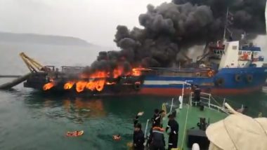 विशाखापट्टनम: कोस्ट गार्डच्या जहाजाला भीषण आग;  28 लोकांची सुखरूप सुटका, एक बेपत्ता (व्हिडिओ)