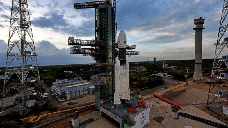 Chandrayaan-2 Updates: चांद्रयान 2 चा चंद्राच्या तिसऱ्या कक्षेत यशस्वी प्रवेश; ISRO ने दिली माहिती Chandrayaan-2 Updates: चांद्रयान 2 चा चंद्राच्या तिसऱ्या कक्षेत यशस्वी प्रवेश; ISRO ने दिली माहिती