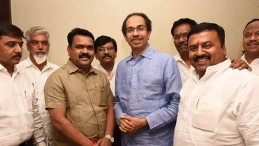 राष्ट्रवादी काँग्रेस पक्षाचे माजी आमदार धनराज महाले शिवबंधनात अडकले, उद्धव ठाकरे यांच्या उपस्थितीत शिवसेना प्रवेश राष्ट्रवादी काँग्रेस पक्षाचे माजी आमदार धनराज महाले शिवबंधनात अडकले, उद्धव ठाकरे यांच्या उपस्थितीत शिवसेना प्रवेश