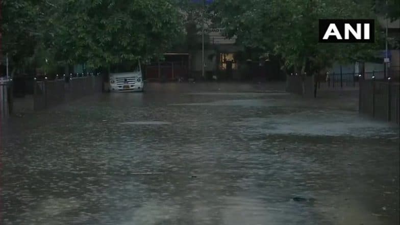 Maharashtra Flood: महाराष्ट्रात पुराने एका आठवड्यात घेतले 30 बळी, 2 लाखाहून अधिक नागरिकांचे स्थलांतर Maharashtra Flood: महाराष्ट्रात पुराने एका आठवड्यात घेतले 30 बळी, 2 लाखाहून अधिक नागरिकांचे स्थलांतर