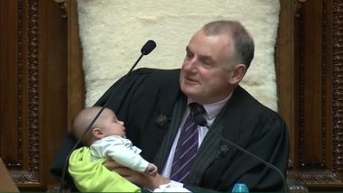 व्हिडिओ: न्यूजीलैंड संसदेचं कामकाज सुरु असताना अध्यक्षांनी खेळवलं खासदाराचं बाळ, त्याला दूधही पाजले