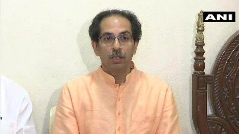 सावरकरांना मानत नाहीत त्यांना भर चौकात फटकावले पाहिजे : उद्धव ठाकरे सावरकरांना मानत नाहीत त्यांना भर चौकात फटकावले पाहिजे : उद्धव ठाकरे