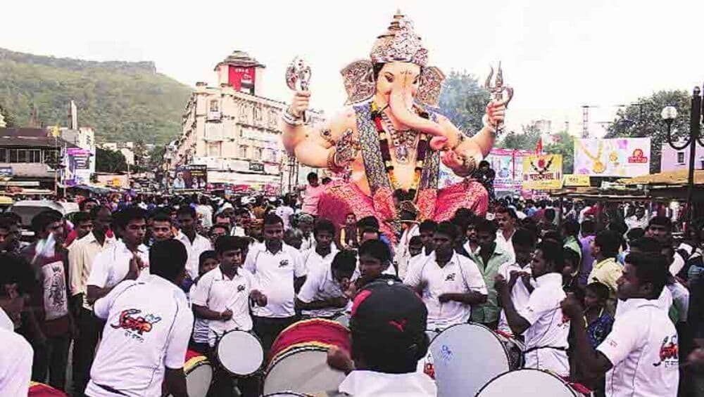 नवसाला पावणारा, इच्छापूर्ती करणारा असे दावे करणार्या सार्वजनिक गणेशोत्सव मंडळावर कारवाईची शक्यता नवसाला पावणारा, इच्छापूर्ती करणारा असे दावे करणार्या सार्वजनिक गणेशोत्सव मंडळावर कारवाईची शक्यता