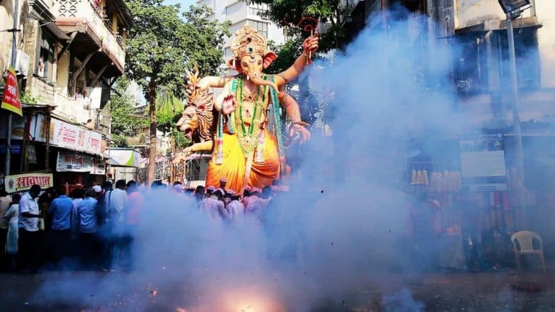 हैदराबाद: गणेशोत्सवावेळी फटाके वाजवण्यास बंदी, पोलिसांचे आदेश हैदराबाद: गणेशोत्सवावेळी फटाके वाजवण्यास बंदी, पोलिसांचे आदेश