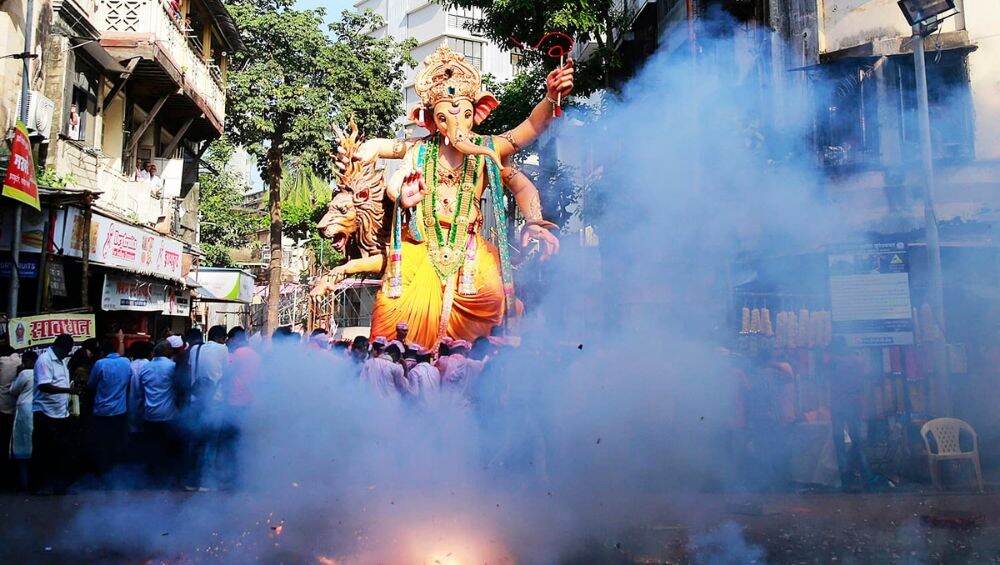 हैदराबाद: गणेशोत्सवावेळी फटाके वाजवण्यास बंदी, पोलिसांचे आदेश हैदराबाद: गणेशोत्सवावेळी फटाके वाजवण्यास बंदी, पोलिसांचे आदेश