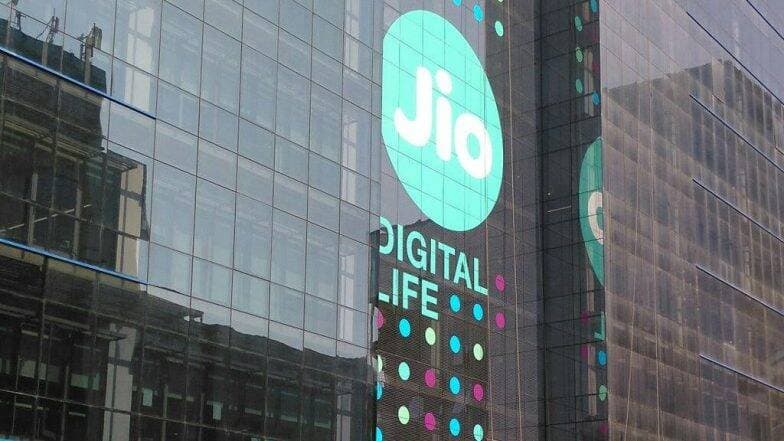 उद्या Reliance कडून होणार धमाकेदार घोषणा?; Jio GigaFiber, JioPhone 3 आणि Jio GigaTV लॉंच होण्याची शक्यता उद्या Reliance कडून होणार धमाकेदार घोषणा?; Jio GigaFiber, JioPhone 3 आणि Jio GigaTV लॉंच होण्याची शक्यता