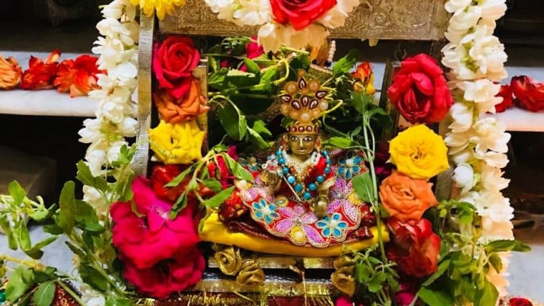 Janmashtami 2019: राशीनुसार 'या' पद्धतीने करा श्रीकृष्णाचा श्रृंगार आणि नैवेद्याचा बेत, सर्व इच्छा होतील पूर्ण Janmashtami 2019: राशीनुसार 'या' पद्धतीने करा श्रीकृष्णाचा श्रृंगार आणि नैवेद्याचा बेत, सर्व इच्छा होतील पूर्ण