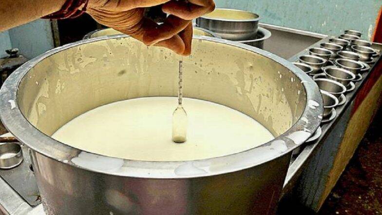 Milk Adulteration: दुधात होत असलेली भेसळी ही केवळ अफवा, सोशल मिडीयावर व्हायरल होणाऱ्या चुकीच्या माहितीवर विश्वास न ठेवण्याच्या केंद्र सरकारच्या सुचना