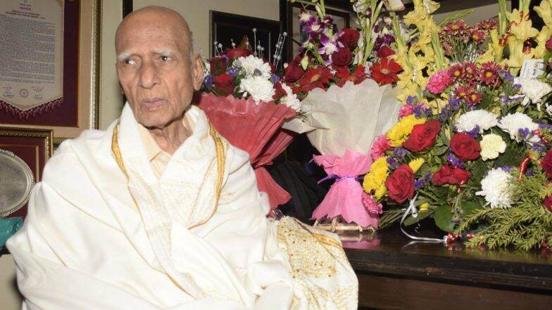 मुंबई: ज्येष्ठ संगीतकार खय्याम यांच्यावर शासकीय इतमामात अंतिम संस्कार मुंबई: ज्येष्ठ संगीतकार खय्याम यांच्यावर शासकीय इतमामात अंतिम संस्कार