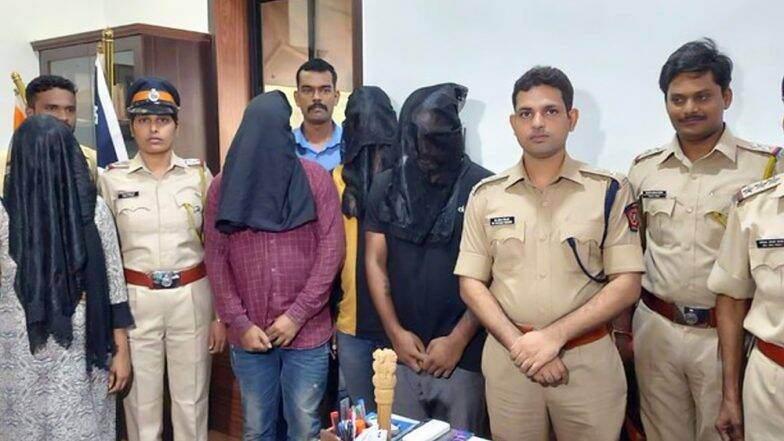 मुंबई: नोकरी देणार सांगून लाखोंचा गंडा घालणारी टोळी पोलिसांच्या ताब्यात, एका महिलेचा समावेश मुंबई: नोकरी देणार सांगून लाखोंचा गंडा घालणारी टोळी पोलिसांच्या ताब्यात, एका महिलेचा समावेश