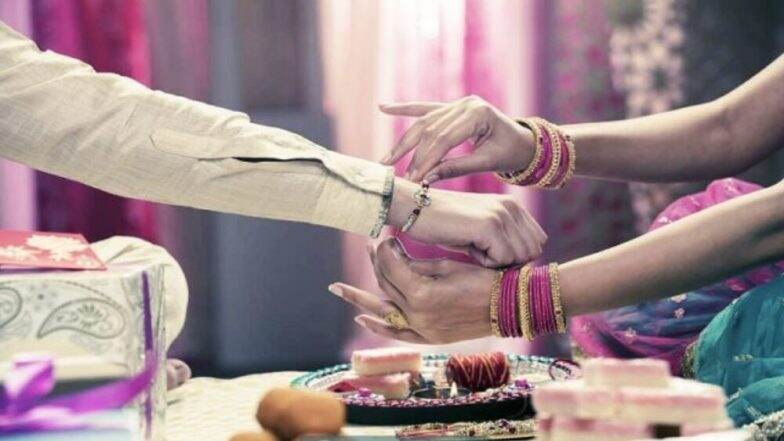 Happy Raksha Bandhan 2019 Images: रक्षाबंधनानिमित्त मराठमोळी HD Greetings, Wallpapers, Wishes शेअर करुन द्या आपल्या भावाबहिणीला शुभेच्छा! Happy Raksha Bandhan 2019 Images: रक्षाबंधनानिमित्त मराठमोळी HD Greetings, Wallpapers, Wishes शेअर करुन द्या आपल्या भावाबहिणीला शुभेच्छा!
