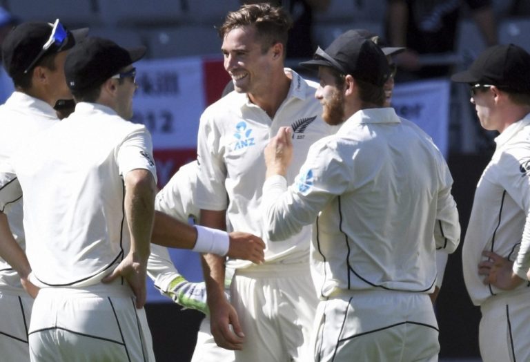 IND vs NZ 1st Test Day 2: दुसऱ्या दिवशी भारताची पडझड सुरूच, अक्षर पटेल फक्त 3 धावा करून आऊट