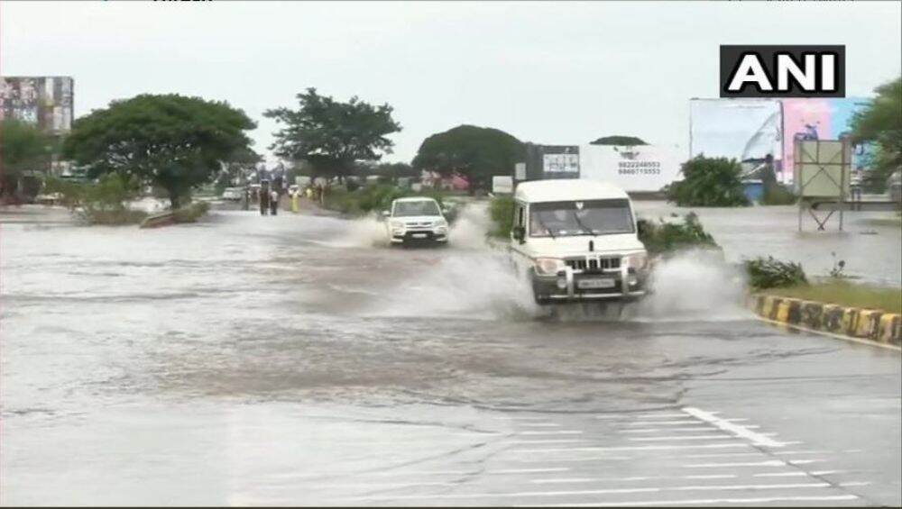 Kolhapur Flood Update: अवजड वाहनांसाठी पुन्हा सुरु करण्यात आला राष्ट्रीय महामार्ग 4 Kolhapur Flood Update: अवजड वाहनांसाठी पुन्हा सुरु करण्यात आला राष्ट्रीय महामार्ग 4