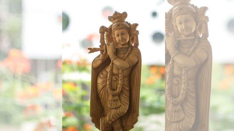 2000 वर्ष जुन्या श्रीकृष्णाच्या मूर्ती इंग्लंड कडून भारताकडे सुपूर्त, ध्वजारोहण सोहळ्यात उच्च आयुक्त रुची घनश्याम यांनी घेतला ताबा 2000 वर्ष जुन्या श्रीकृष्णाच्या मूर्ती इंग्लंड कडून भारताकडे सुपूर्त, ध्वजारोहण सोहळ्यात उच्च आयुक्त रुची घनश्याम यांनी घेतला ताबा