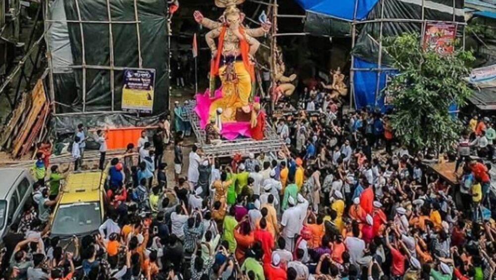 Ganeshotsav 2019 Mumbai Traffic Advisory: गणेशोत्सवानिमित्त मुंबई मध्ये वाहतुकीच्या मार्गात गणेश चतुर्थी ते अनंत चतुर्दशी पर्यंत बदल; पहा पुढील 10 दिवस कोणते मार्ग असतील बंद Ganeshotsav 2019 Mumbai Traffic Advisory: गणेशोत्सवानिमित्त मुंबई मध्ये वाहतुकीच्या मार्गात गणेश चतुर्थी ते अनंत चतुर्दशी पर्यंत बदल; पहा पुढील 10 दिवस कोणते मार्ग असतील बंद