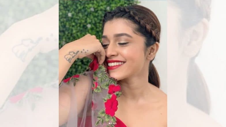 मराठी अभिनेत्री संस्कृती बालगुडे कोणाला करतेय डेट; सोशल मिडियावर फोटो शेअर करुन दिली प्रेमाची कबुली मराठी अभिनेत्री संस्कृती बालगुडे कोणाला करतेय डेट; सोशल मिडियावर फोटो शेअर करुन दिली प्रेमाची कबुली