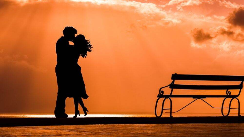 Types Of Kisses: जोडीदारासोबतचे नाते आणखी घट्ट करण्यास मदत करतील हे 7 प्रकारातील चुंबन Types Of Kisses: जोडीदारासोबतचे नाते आणखी घट्ट करण्यास मदत करतील हे 7 प्रकारातील चुंबन
