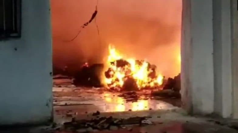 भायखळा परिसरातील लाकडाच्या वखारीला भीषण आग; अग्निशमन दलाचे प्रयत्न सुरु भायखळा परिसरातील लाकडाच्या वखारीला भीषण आग; अग्निशमन दलाचे प्रयत्न सुरु