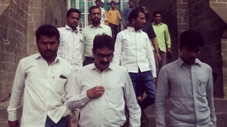 Raj Thackeray ED Enquiry: राज ठाकरे यांना धाडलेल्या ईडी नोटीशीवर मनसे नेते बाळा नांदगावकर यांची प्रतिक्रिया; 'बहु भी कभी सास बनती है' Raj Thackeray ED Enquiry: राज ठाकरे यांना धाडलेल्या ईडी नोटीशीवर मनसे नेते बाळा नांदगावकर यांची प्रतिक्रिया; 'बहु भी कभी सास बनती है'