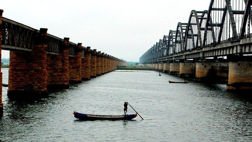 औरंगाबाद: मराठवाड्याच्या नागरिकांसाठी खूषखबर; जायकवाडी धरण 100% भरलं औरंगाबाद: मराठवाड्याच्या नागरिकांसाठी खूषखबर; जायकवाडी धरण 100% भरलं