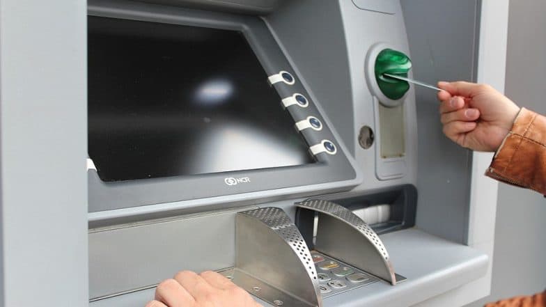 ATM News: एटीएम व्यवहारांवर येणार मर्यादा, सहा ते 12 तासात काढता येणार एकदाच पैसे ATM News: एटीएम व्यवहारांवर येणार मर्यादा, सहा ते 12 तासात काढता येणार एकदाच पैसे