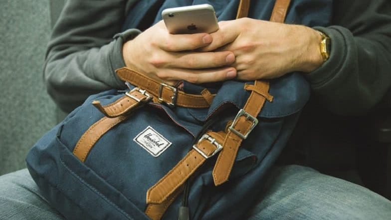 घरबसल्या तब्बल 7 कोटी रुपये कमावण्याची सूवर्णसंधी; Apple कंपनीची नवी ऑफर घरबसल्या तब्बल 7 कोटी रुपये कमावण्याची सूवर्णसंधी; Apple कंपनीची नवी ऑफर