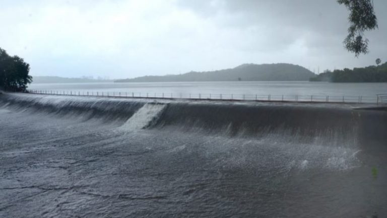 मुंबईला पाणी पुरवणारे मोडक सागर आणि तानसा तलाव ओव्हरफ्लो झाल्याने दरवाजे उघडल्याची BMC ची माहिती