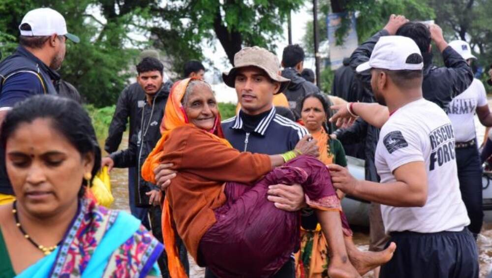 Maharashtra Flood 2019: कोल्हापूर, सांगली भागातील पूरग्रस्तांना तुम्ही कशी मदत करू शकाल? Maharashtra Flood 2019: कोल्हापूर, सांगली भागातील पूरग्रस्तांना तुम्ही कशी मदत करू शकाल?
