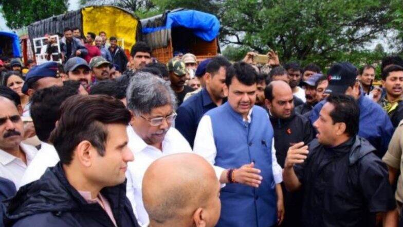 Sangli Flood: आलमट्टी धरणातून 5 लाख क्युसेकचा विसर्ग करून सांगली मधील पाणी कमी करण्याचा प्रयत्न; घाबरून न जाण्याचं देवेंद्र फडणवीस यांचे आवाहन Sangli Flood: आलमट्टी धरणातून 5 लाख क्युसेकचा विसर्ग करून सांगली मधील पाणी कमी करण्याचा प्रयत्न; घाबरून न जाण्याचं देवेंद्र फडणवीस यांचे आवाहन
